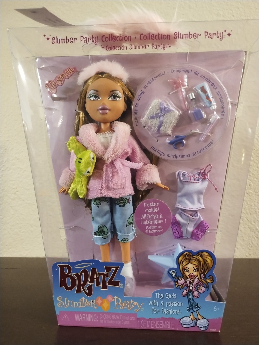 Bratz Slumber Party Doll Jasmin with Pink Robe and Accessories - Picture 8 of 8